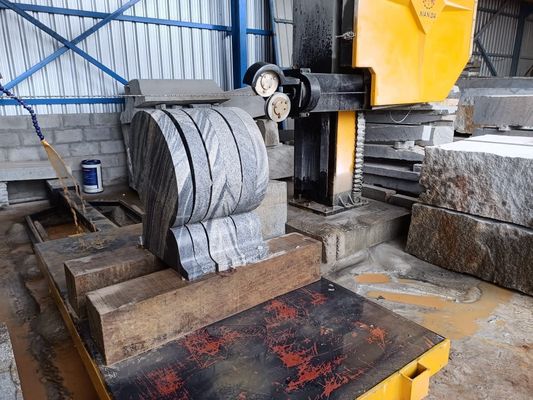 ماشین تراش سیم الماس کنترل CNC با دقت برش بالا و اتصال چهار چرخ برای برش سنگ