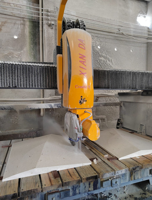 Xianda برند ایتالیایی سیستم 5 محور CNC پل دید اتوماتیک سنگ مرمر گرانیت کوارتز سلب آسیاب ماشین آلات آشپزخانه سینک میز کار ساخت ماشین برش سنگ قیمت کارخانه