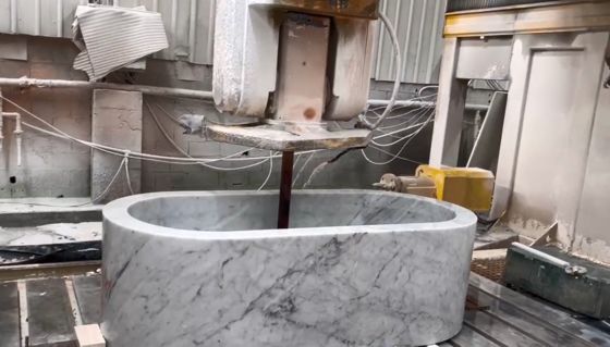 5 محور CNC روتر با 20 kW BT40 Spindle کنترل همزمان 5 محور واقعی و طراحی میز ترکیبی برای برش دقیق سنگ