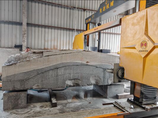 ماشین تراش سیم الماس سنگین متحرک با 3500 * 3500 * 2200mm Max اندازه پردازش و کنترل CNC / PLC برای برش سنگ با دقت بالا