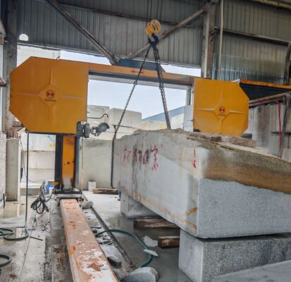 ماشین تراش سیم الماس سنگین متحرک با 3500 * 3500 * 2200mm Max اندازه پردازش و کنترل CNC / PLC برای برش سنگ با دقت بالا