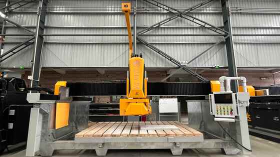 ماشین برش سنگ پل هوشمند 4 محور با تیغه 600 میلی متری سیستم CNC پیشرفته برای پردازش تخته های مرمر گرانیت