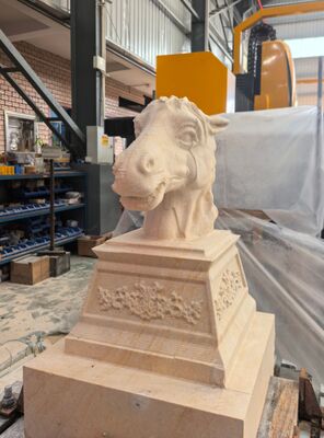 دستگاه سنگ‌بری ربات CNC ۶ محوره با کنترل درون‌یابی و اسپیندل BT40 برای حکاکی در مقیاس بزرگ تا ۳۱۰۰ میلی‌متر