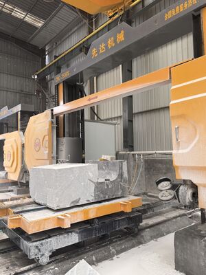 XIANDA CNC-2500SA ماشین تراش سیم الماس CNC با دقت بالا با ظرفیت بار 20 تن و میز چرخشی 360 درجه برای پروفایل سنگ