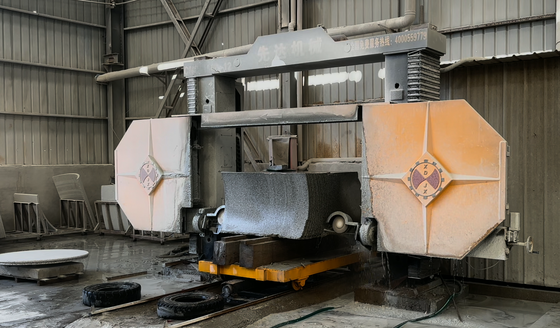 دستگاه اره سیم برش الماسه CNC شیان دا مدل DTWS-1500/2000 برای برش منحنی و فرم‌دهی سنگ مرمر و گرانیت با میز کار دارای چرخش ۰ تا ۳۶۰ درجه